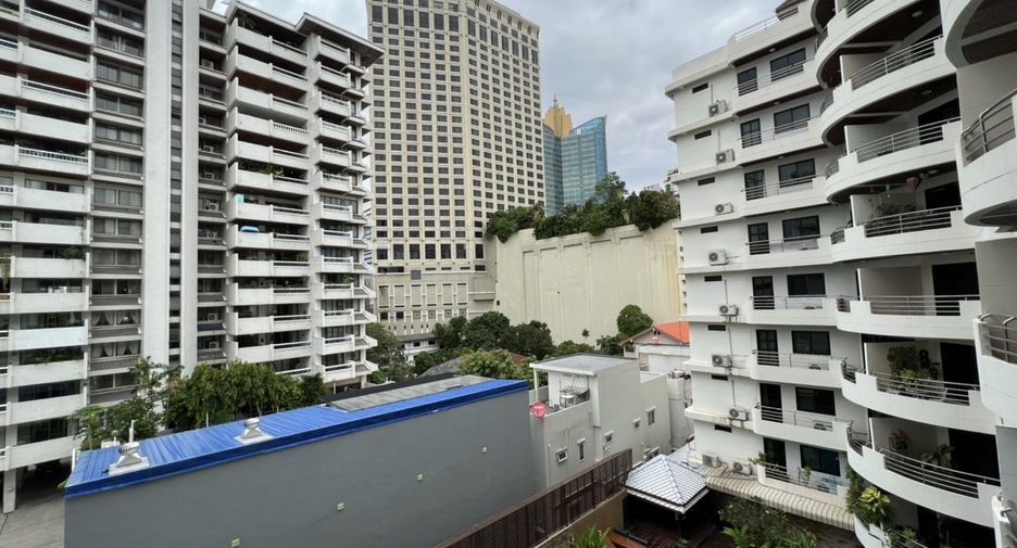 For rent 3 bedrooms apartment in Khlong Toei, Bangkok