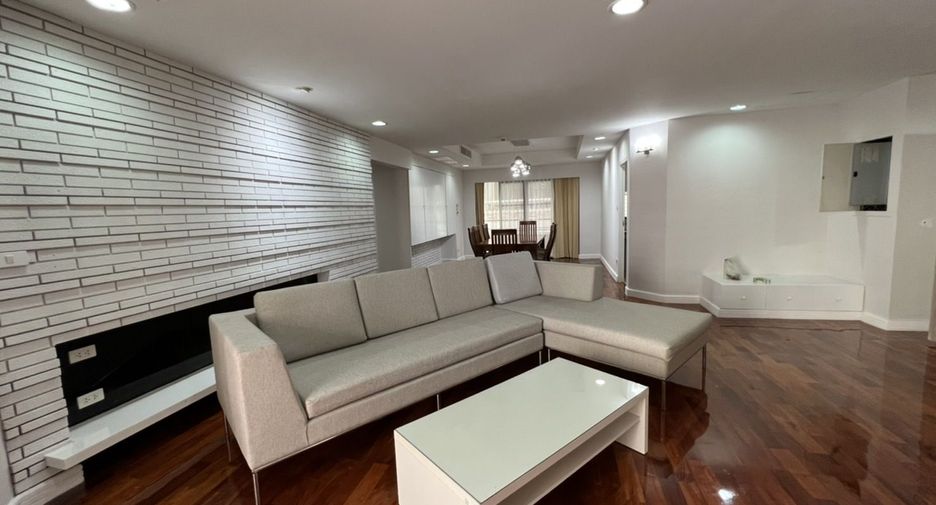 For rent 3 bedrooms apartment in Khlong Toei, Bangkok