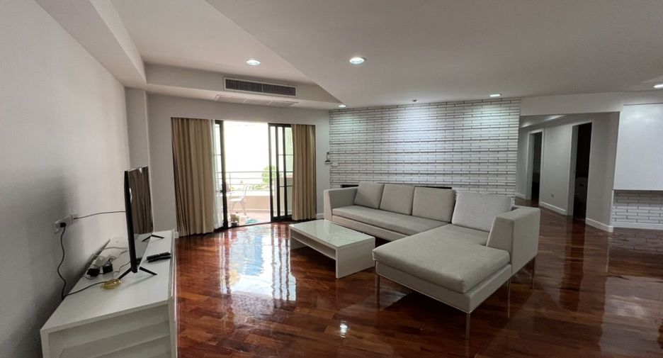 For rent 3 bedrooms apartment in Khlong Toei, Bangkok