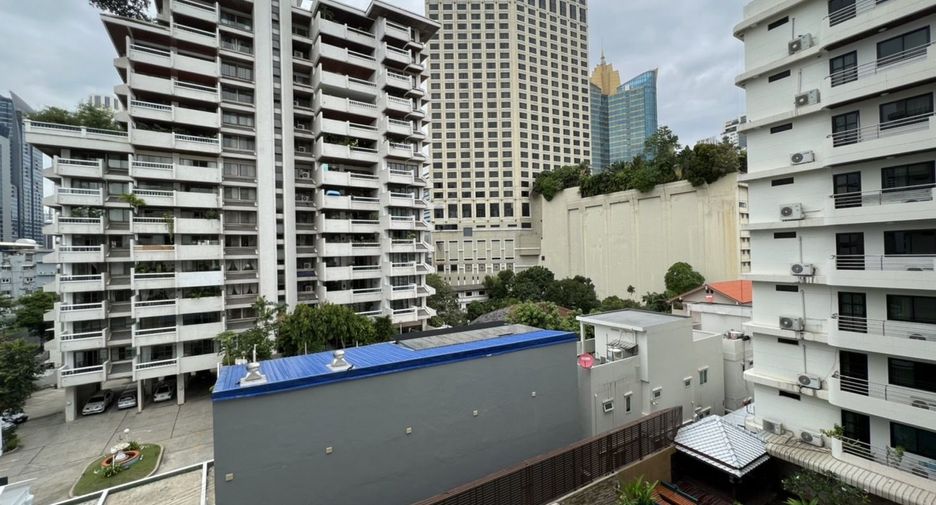 For rent 3 bedrooms apartment in Khlong Toei, Bangkok
