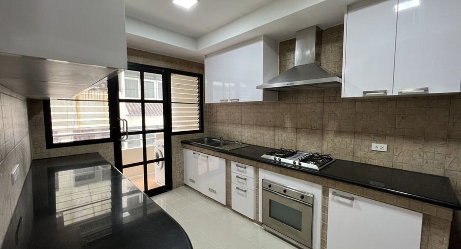 For rent 3 bedrooms apartment in Khlong Toei, Bangkok