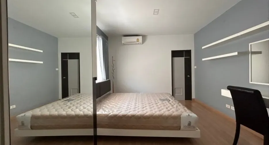 For rent 4 bedrooms house in Saraphi, Chiang Mai