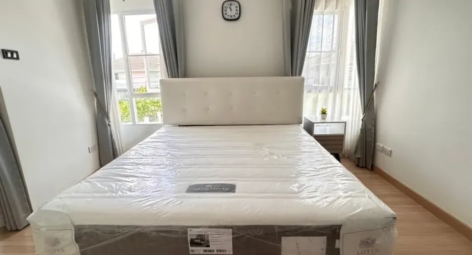 For rent 4 bedrooms house in Saraphi, Chiang Mai