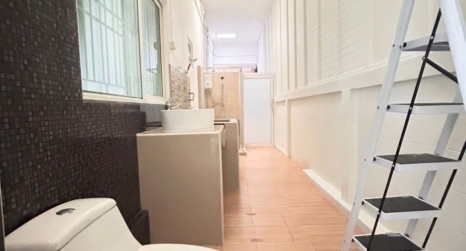 For rent 4 bedrooms house in Saraphi, Chiang Mai