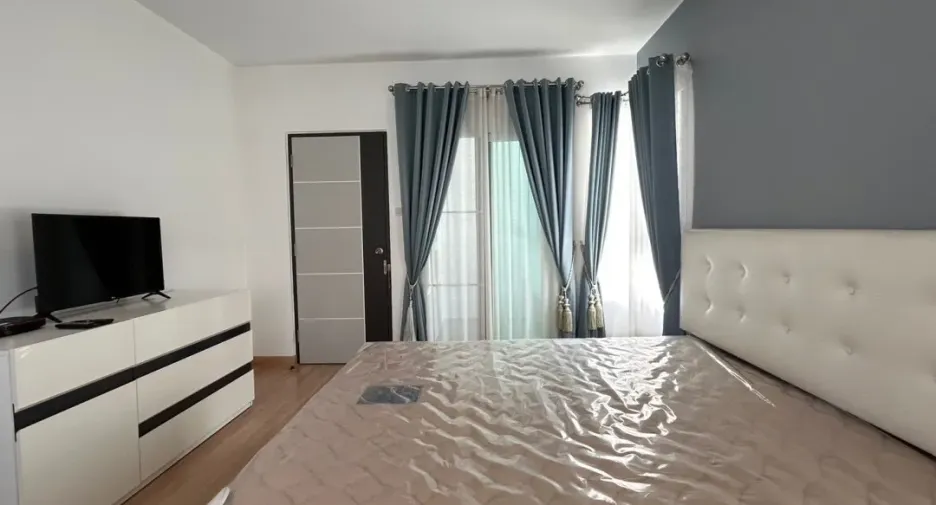 For rent 4 bedrooms house in Saraphi, Chiang Mai