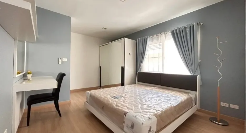 For rent 4 bedrooms house in Saraphi, Chiang Mai