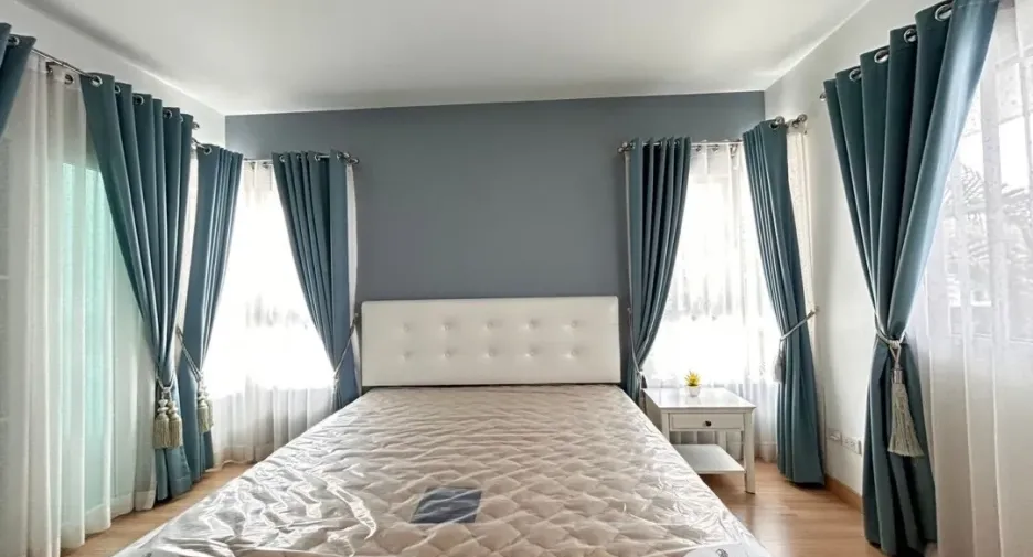 For rent 4 bedrooms house in Saraphi, Chiang Mai