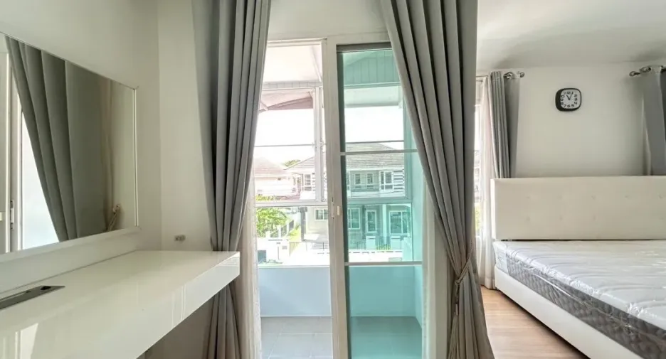 For rent 4 bedrooms house in Saraphi, Chiang Mai