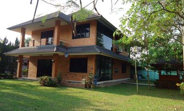 Casa en venta de 4 habitaciones en Saraphi, Chiang Mai
