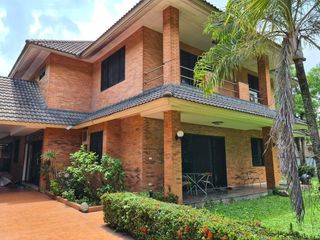 For sale 4 bedrooms house in Saraphi, Chiang Mai