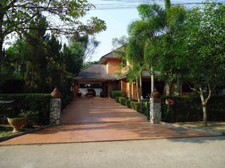 For sale 4 bedrooms house in Saraphi, Chiang Mai