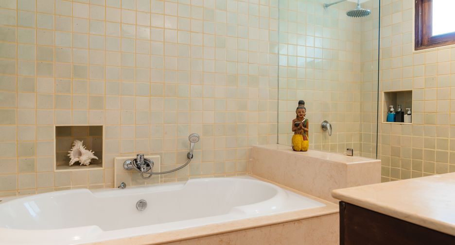 For sale 4 bedrooms villa in Ko Samui, Surat Thani