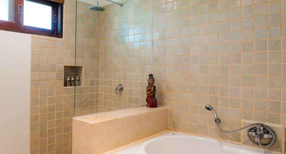 For sale 4 bedrooms villa in Ko Samui, Surat Thani
