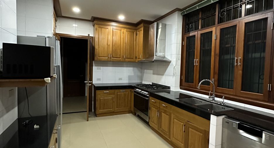 For sale and for rent 6 bedrooms house in Mueang Chiang Mai, Chiang Mai