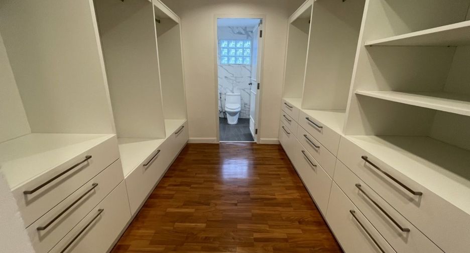 Apartment zur Miete mit 3 Zimmer in Watthana, Bangkok