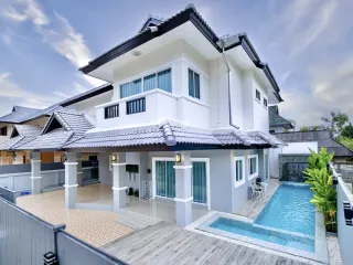 À vendre et à louer 5 chambres villa à Mueang Chiang Mai, Chiang Mai