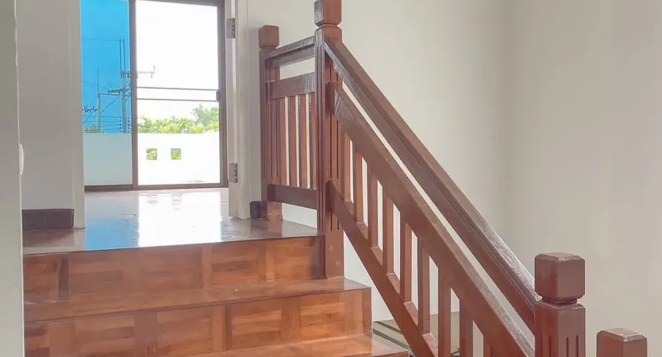 À vendre et à louer 4 chambres maison à Hang Dong, Chiang Mai