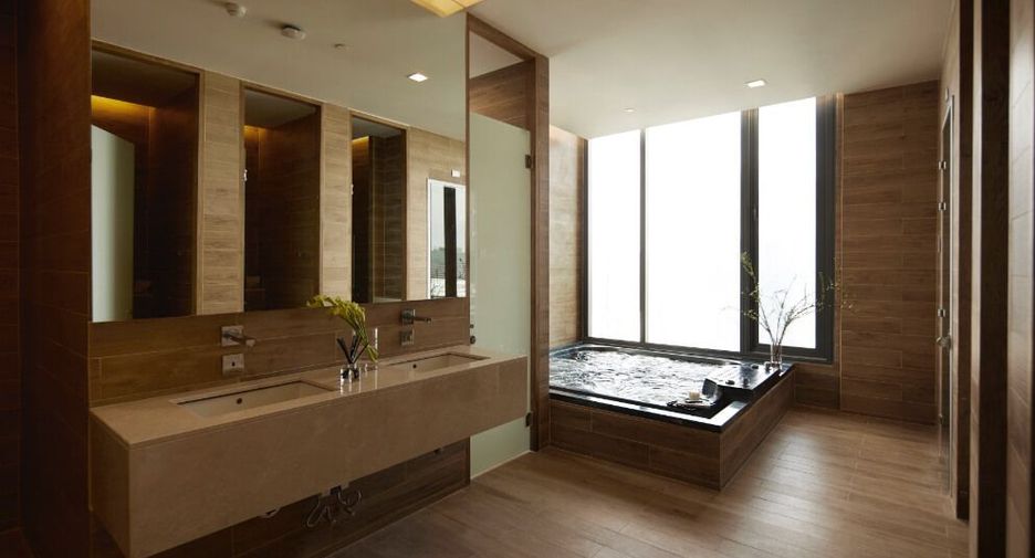 For rent 2 bedrooms condo in Watthana, Bangkok