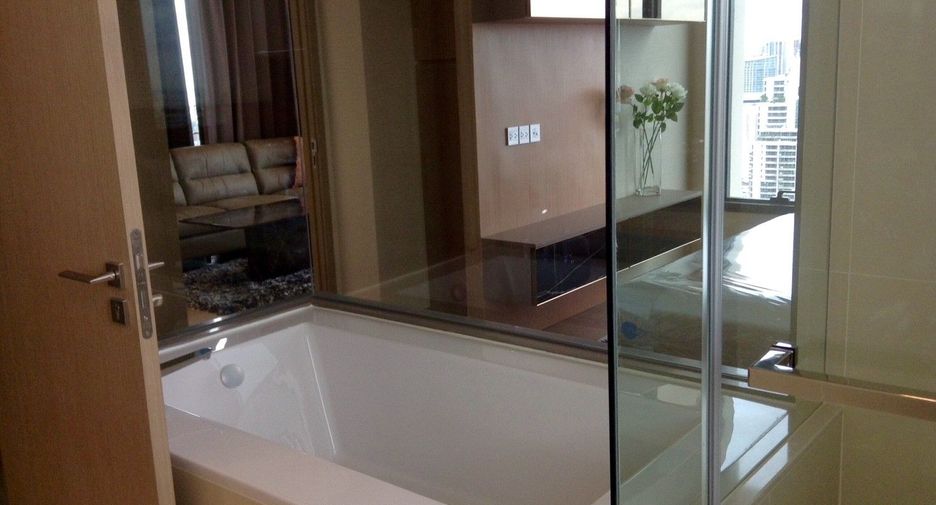 For rent 2 bedrooms condo in Watthana, Bangkok