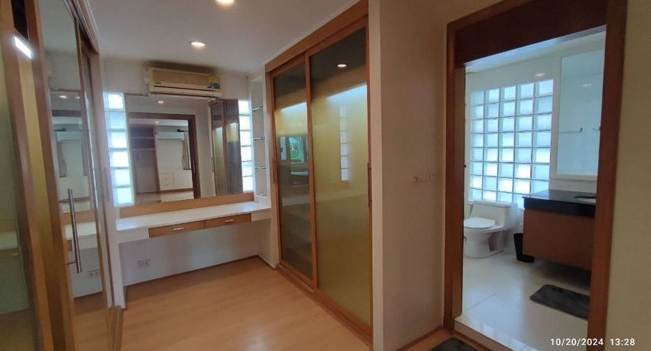 Casa en alquiler de 4 habitaciones en Saphan Sung, Bangkok