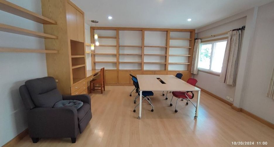 Casa en alquiler de 4 habitaciones en Saphan Sung, Bangkok