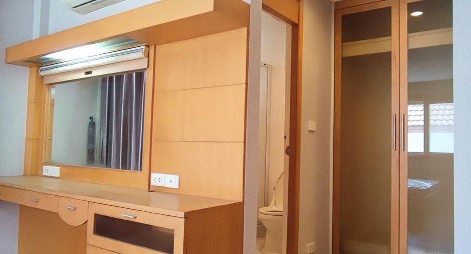 Casa en alquiler de 4 habitaciones en Saphan Sung, Bangkok
