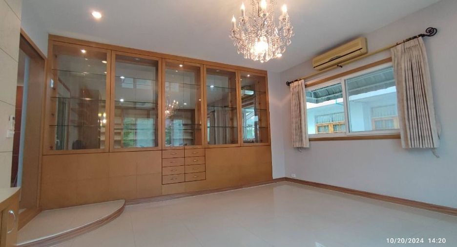 Casa en alquiler de 4 habitaciones en Saphan Sung, Bangkok