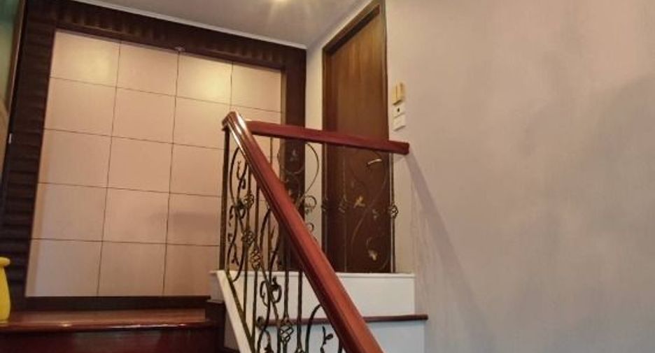 Casa en alquiler de 4 habitaciones en Saphan Sung, Bangkok