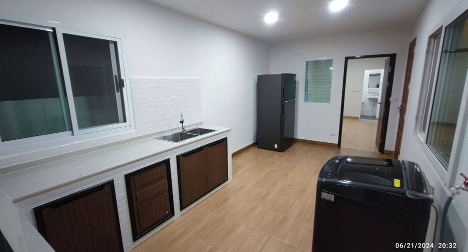 Casa en alquiler de 4 habitaciones en Saphan Sung, Bangkok
