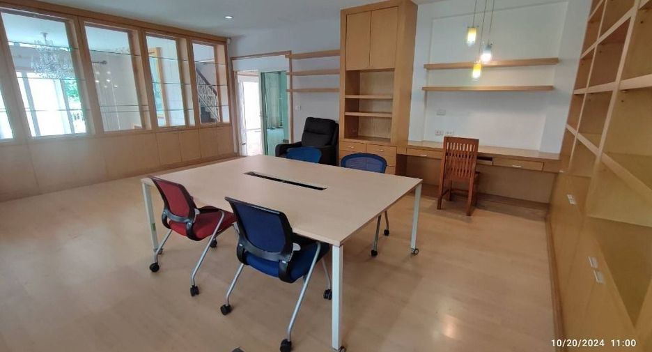 Casa en alquiler de 4 habitaciones en Saphan Sung, Bangkok