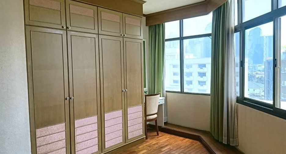 For rent 2 bedrooms condo in Watthana, Bangkok
