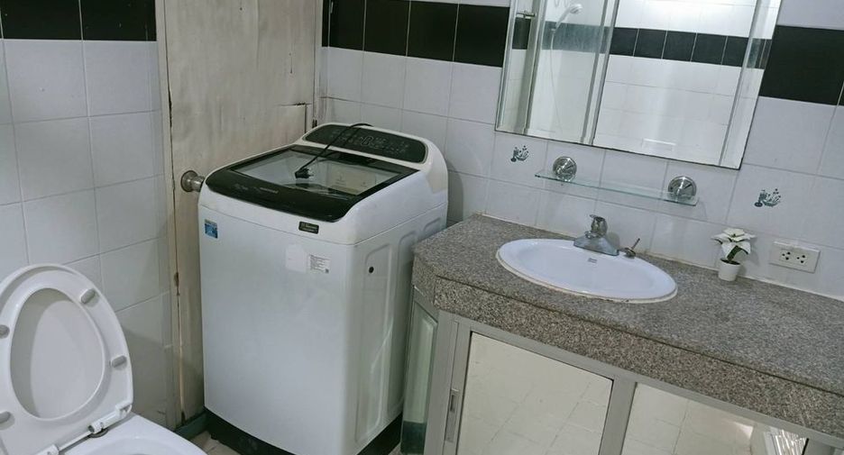 For rent 2 bedrooms condo in Watthana, Bangkok