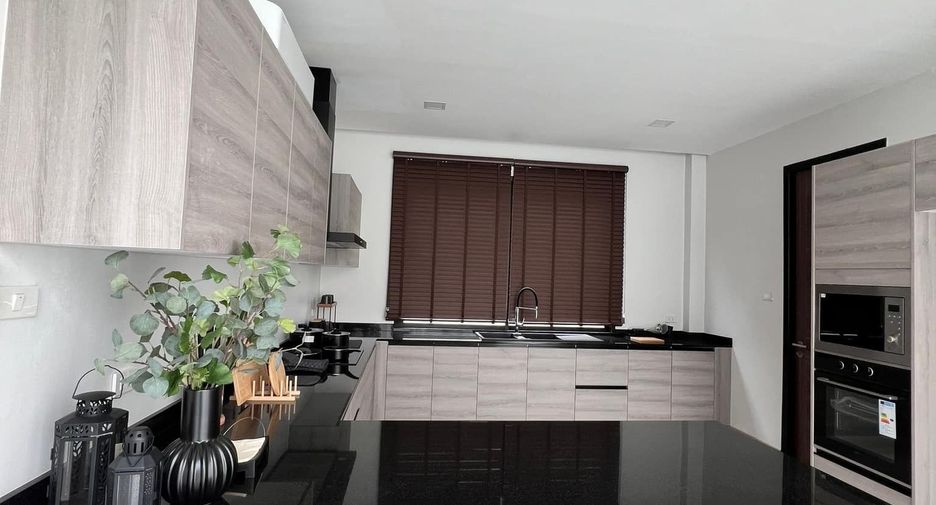 For sale and for rent 4 bedrooms villa in Mueang Chiang Mai, Chiang Mai