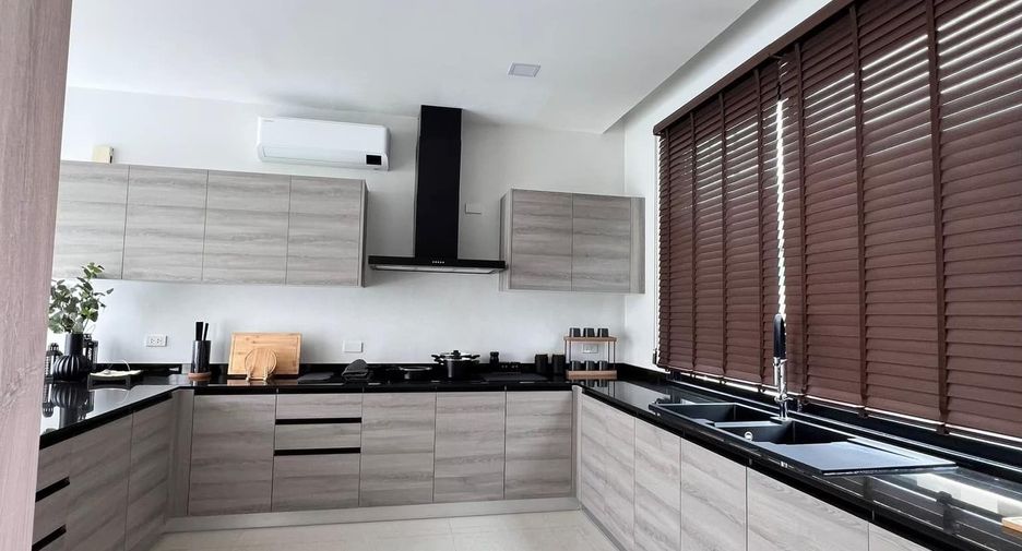 For sale and for rent 4 bedrooms villa in Mueang Chiang Mai, Chiang Mai