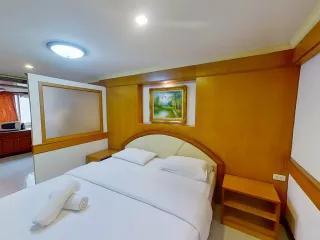 For rent studio condo in Khlong Toei, Bangkok