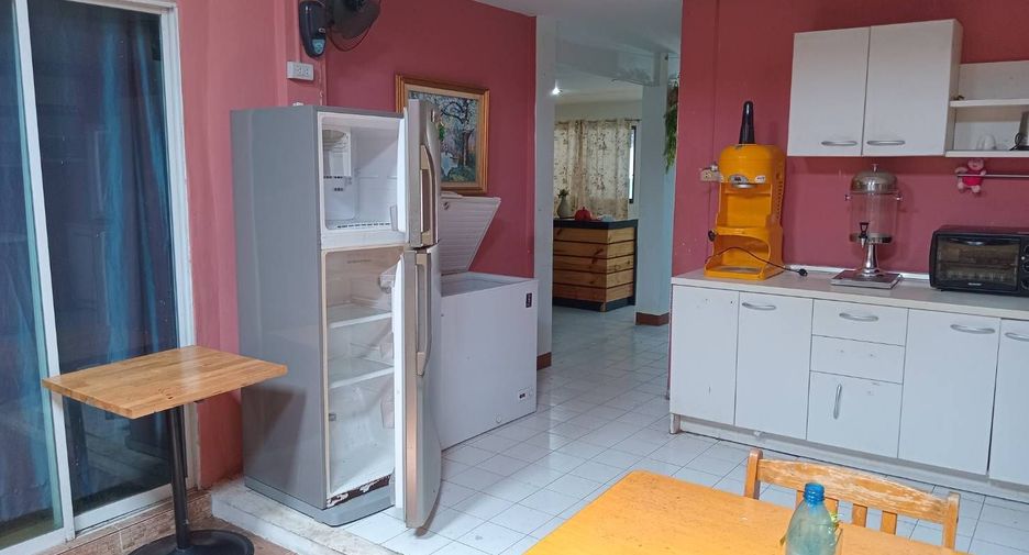À vendre 4 chambres maison de ville à Saraphi, Chiang Mai