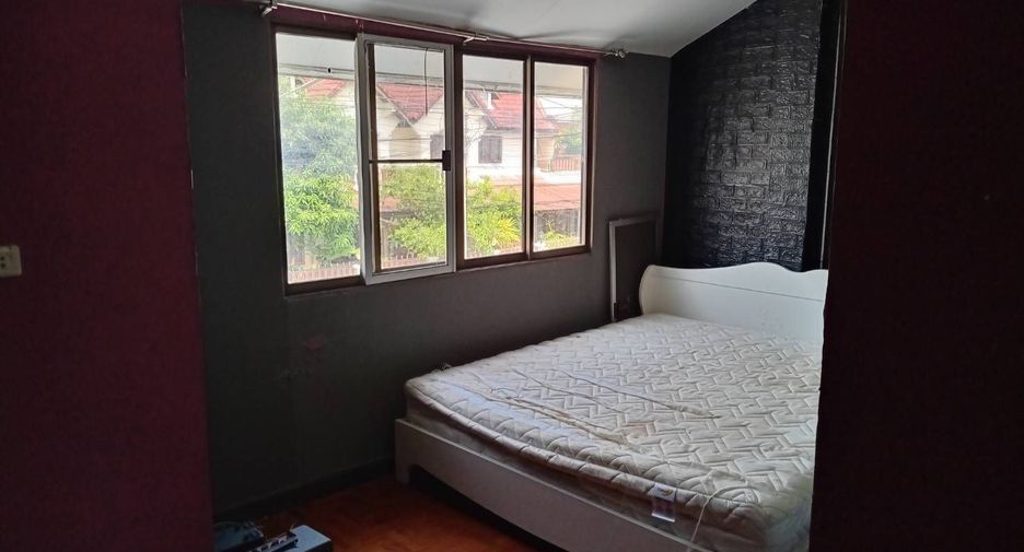 À vendre 4 chambres maison de ville à Saraphi, Chiang Mai