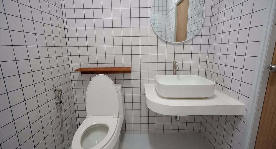 For sale 5 bedrooms retail Space in Khlong San, Bangkok