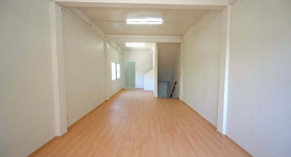 For sale 5 bedrooms retail Space in Khlong San, Bangkok