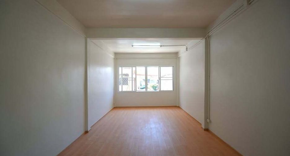 For sale 5 bedrooms retail Space in Khlong San, Bangkok