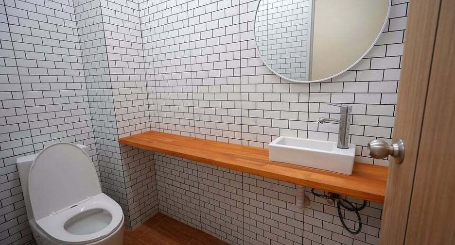 For sale 5 bedrooms retail Space in Khlong San, Bangkok