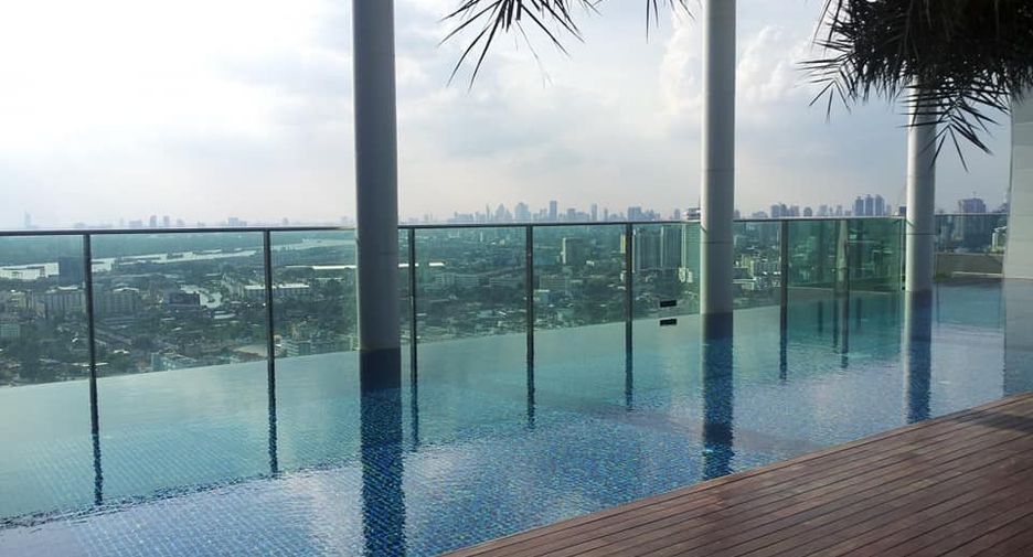 For sale 2 bedrooms condo in Phra Khanong, Bangkok
