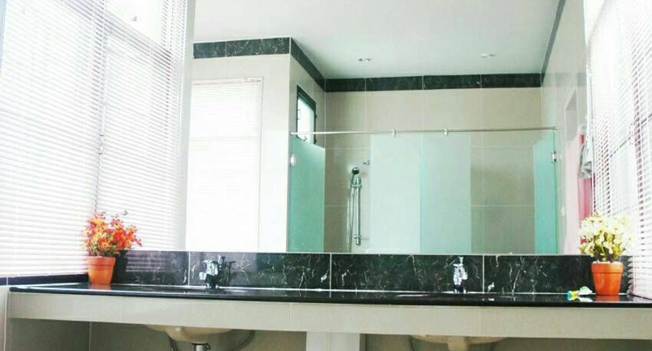For sale 4 bedrooms house in Mueang Chiang Mai, Chiang Mai
