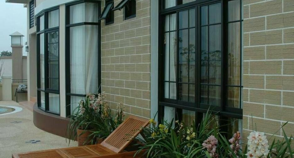 For sale 4 bedrooms house in Mueang Chiang Mai, Chiang Mai