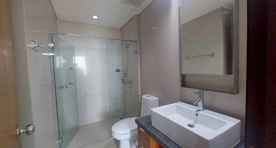 For rent 2 bedrooms condo in Khlong San, Bangkok