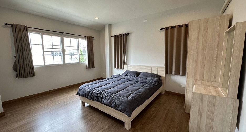For rent 3 bedrooms house in San Kamphaeng, Chiang Mai