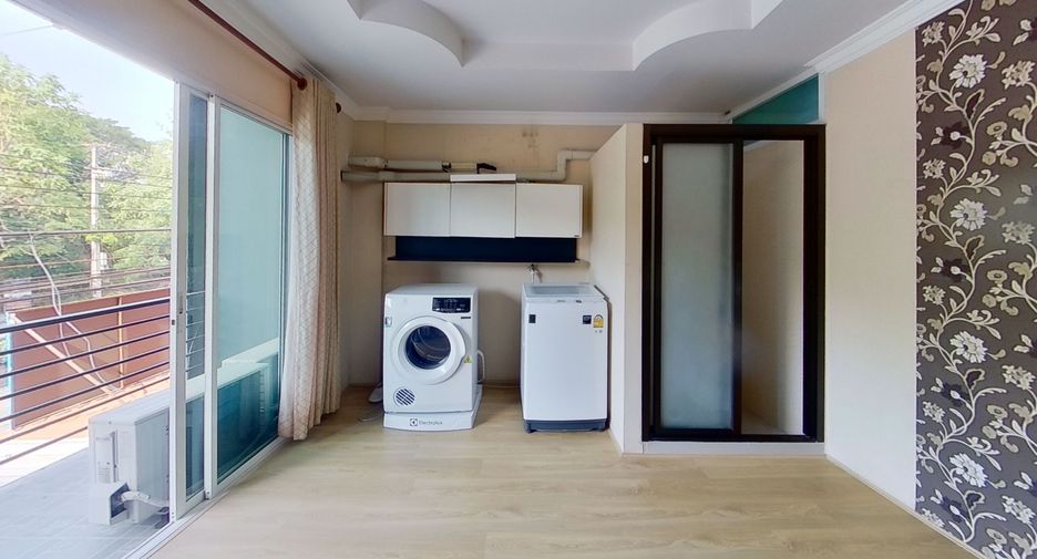For sale 5 bedrooms townhouse in Mueang Chiang Mai, Chiang Mai