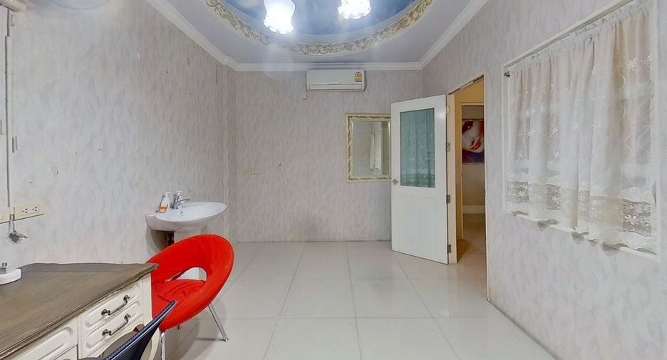 For sale 5 bedrooms townhouse in Mueang Chiang Mai, Chiang Mai
