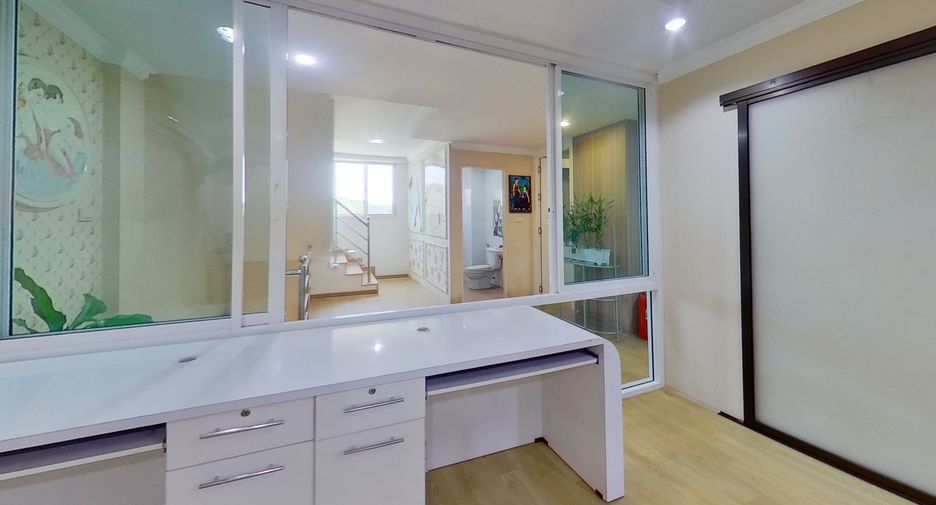 For sale 5 bedrooms townhouse in Mueang Chiang Mai, Chiang Mai
