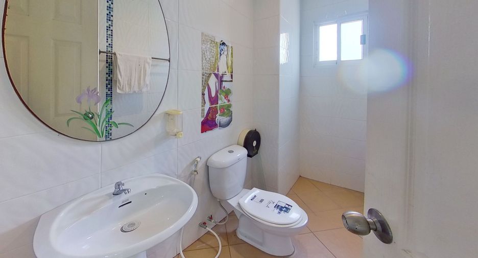 For sale 5 bedrooms townhouse in Mueang Chiang Mai, Chiang Mai